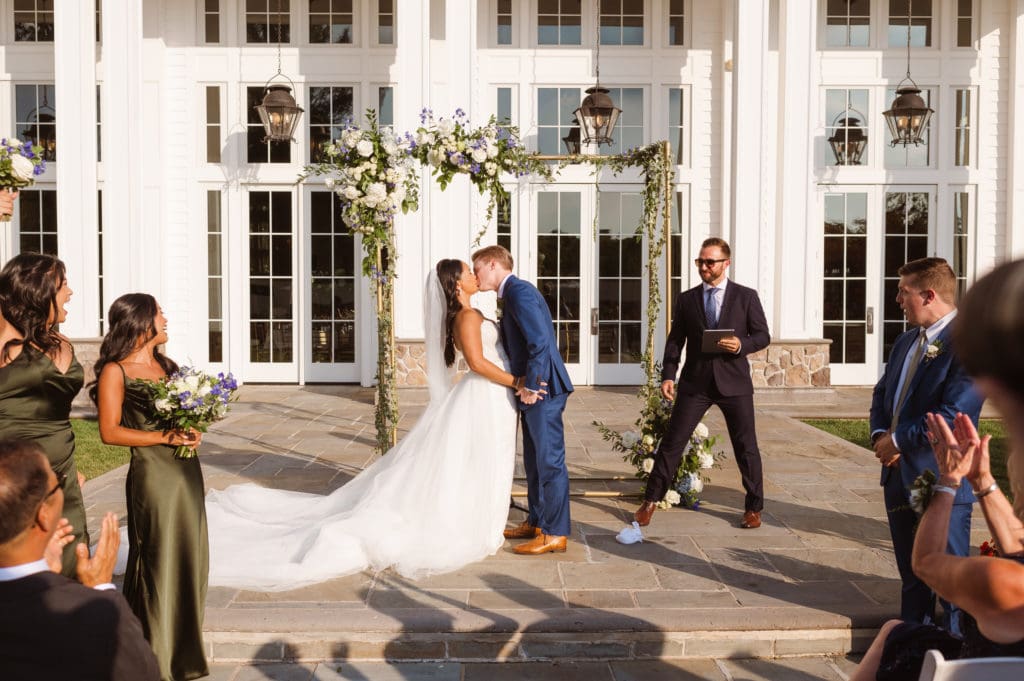 outdoor-wedding-ceremony-the-ryland-inn-nj-wedding-photos-by-suess-moments