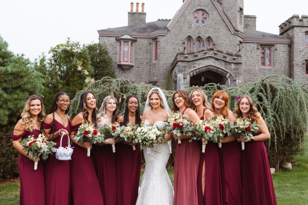 new-york-castle-wedding-at-whitby-castle-outdoor-ceremomy-photos-by-suess-moments