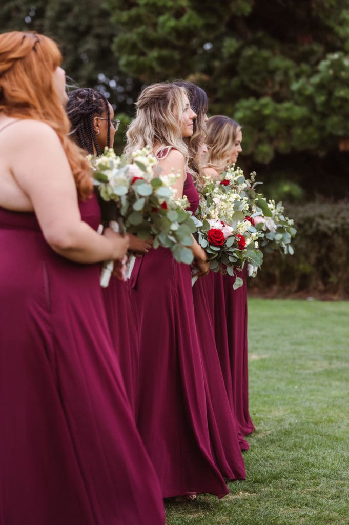 outdoor-wedding-ceremony-at-whitby-castle-rye-new-york-photos-by-suess-moments-photographer