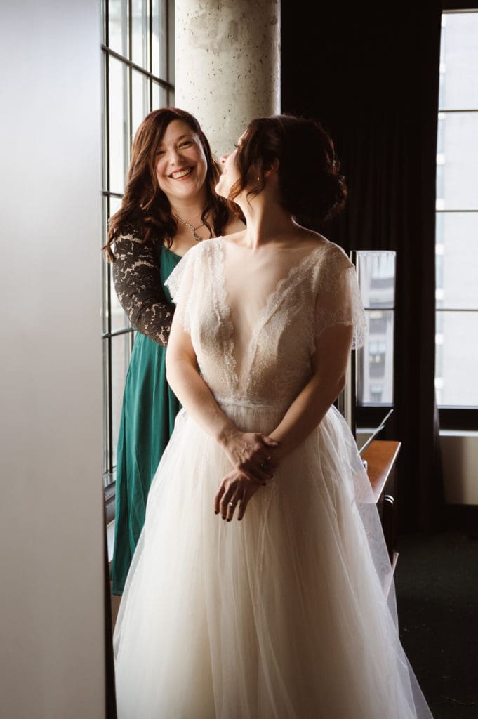 the-ace-hotel-downtown-brooklyn-wedding-bride-prep-photos-by-suess-moments-new-jersey