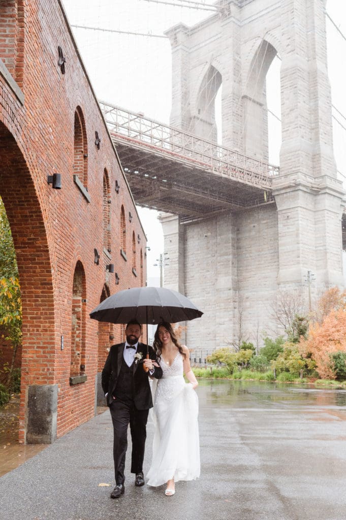 first-look-dumbo-brooklyn-new-york-city-wedding-in-the-rain