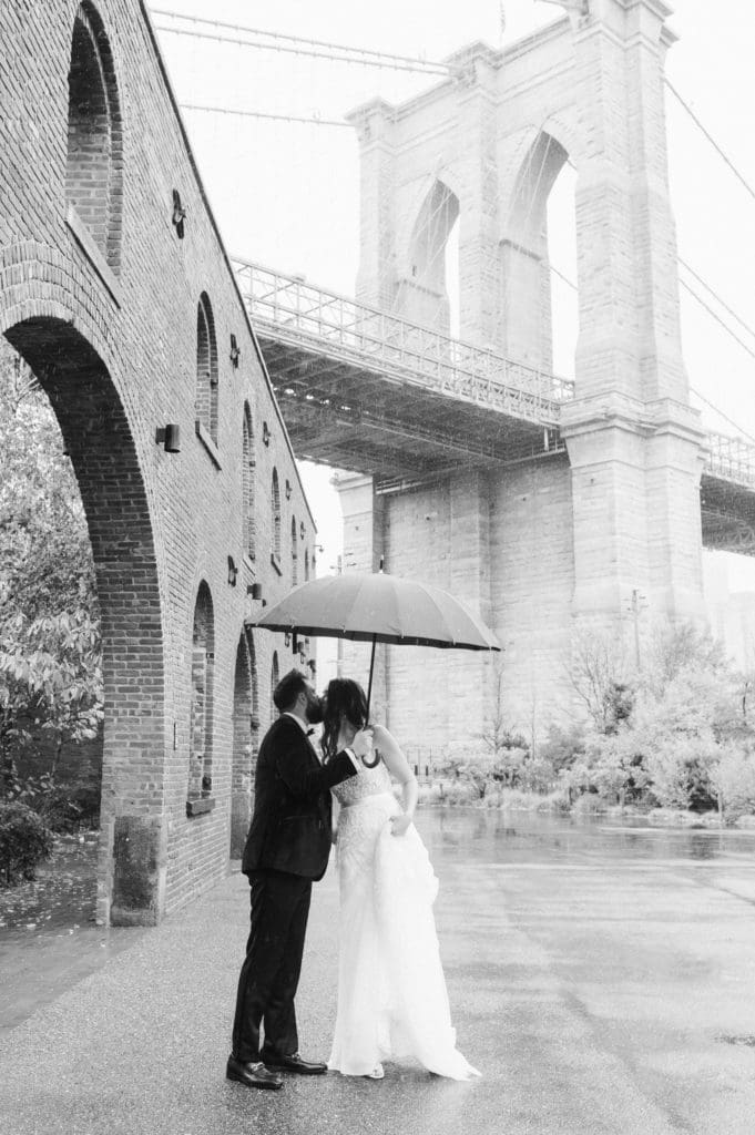 first-look-dumbo-brooklyn-new-york-city-wedding-in-the-rain