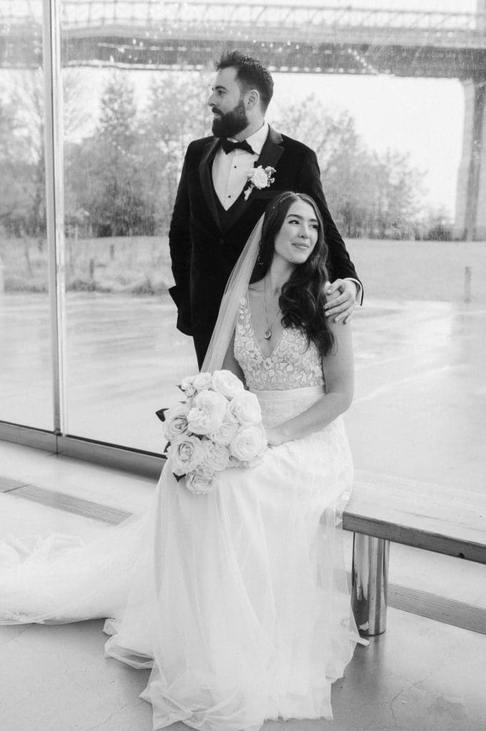 a-rainy-wedding-day-at-new-york-city-dumbo-brooklyn-by-suess-moments