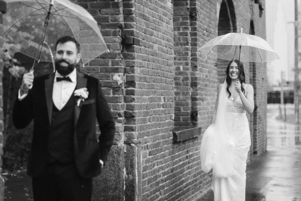 a-rainy-wedding-day-at-new-york-city-dumbo-brooklyn-by-suess-moments