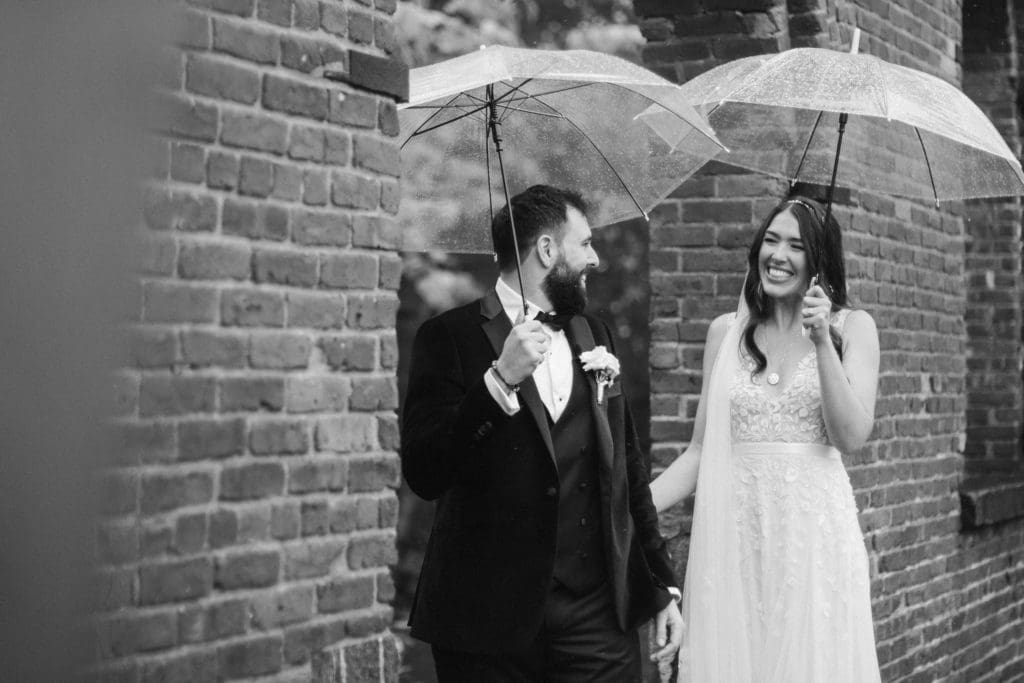a-rainy-wedding-day-at-new-york-city-dumbo-brooklyn-by-suess-moments