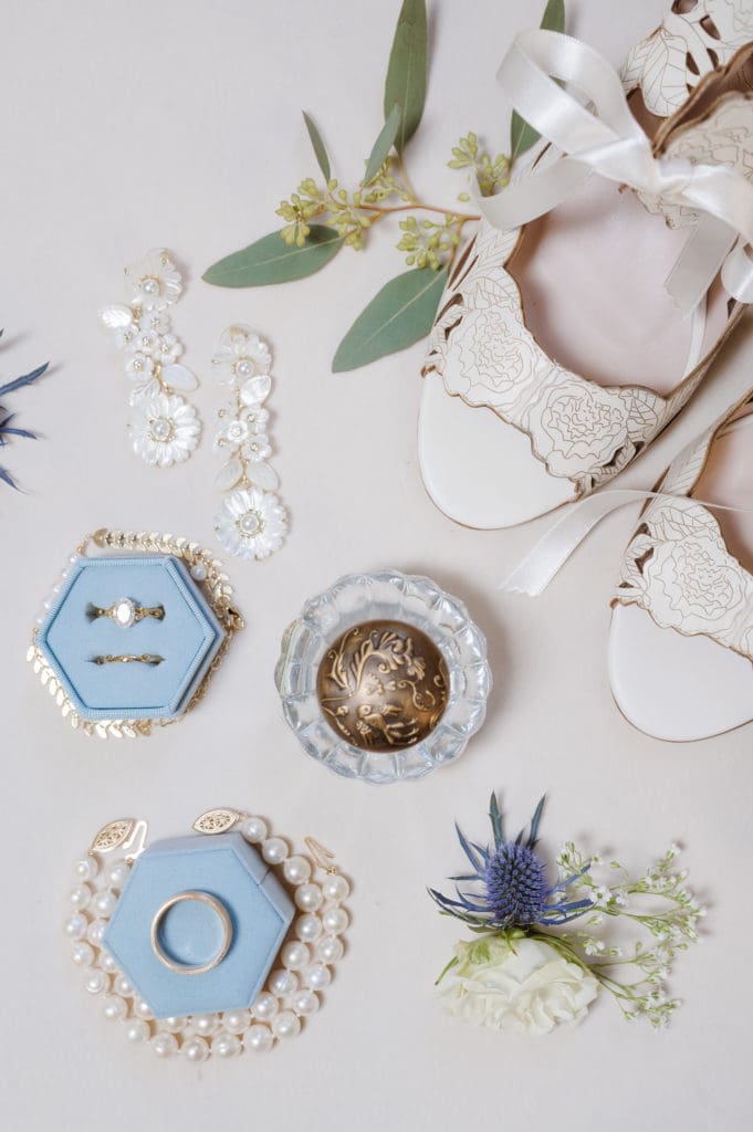flat-lay-wedding--suess-moments-wedding-photographer