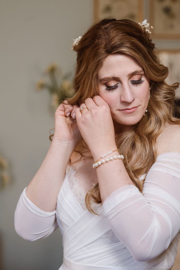 bride-putting-on-earrings-suess-moments-wedding-photographer