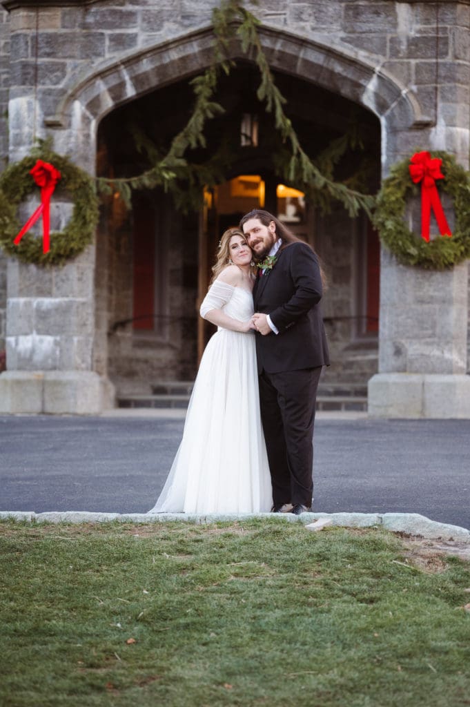 traditional-wedding-photo-winter-whitby-castle-photo-suess-moments-wedding-photographer