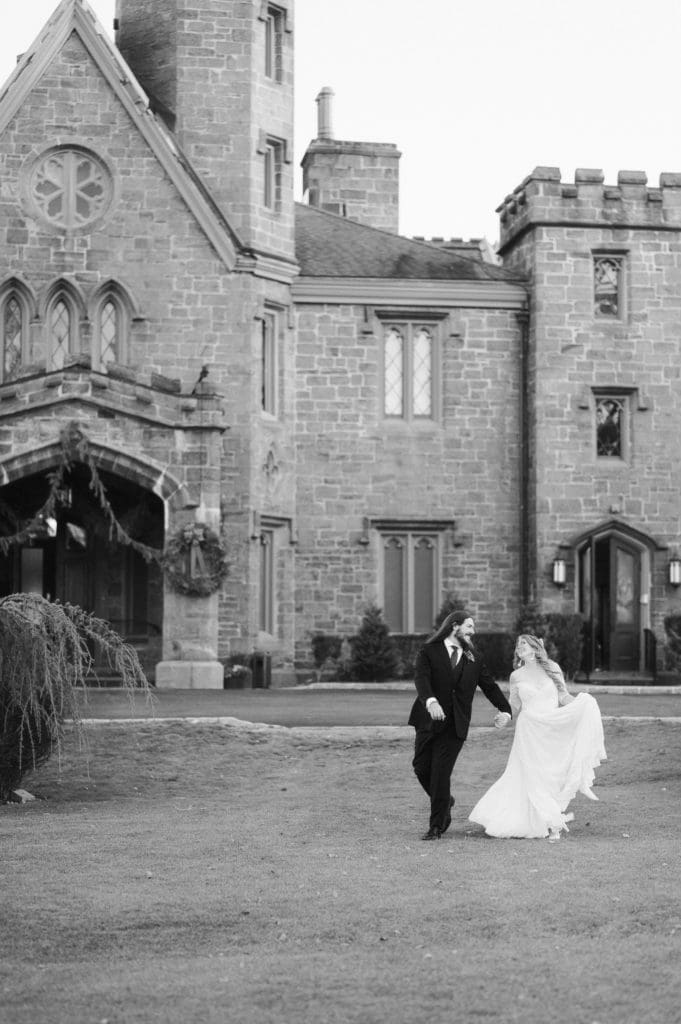 running-bride-and-groom-suess-moments-wedding-photographer