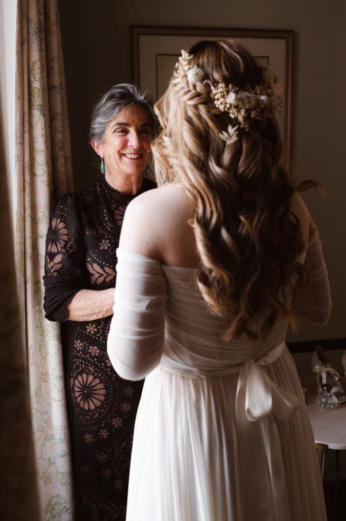 bride-and-mom-by-window-suess-moments-wedding-photographer