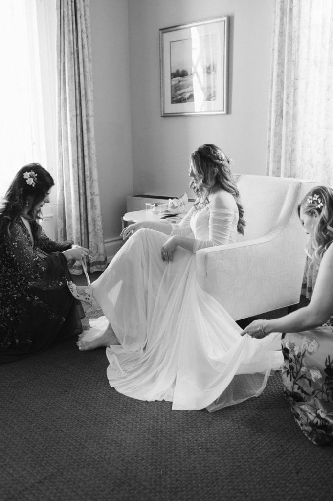 getting-ready-room-at-the-whitby-castle-ny-suess-moments-wedding-photographer