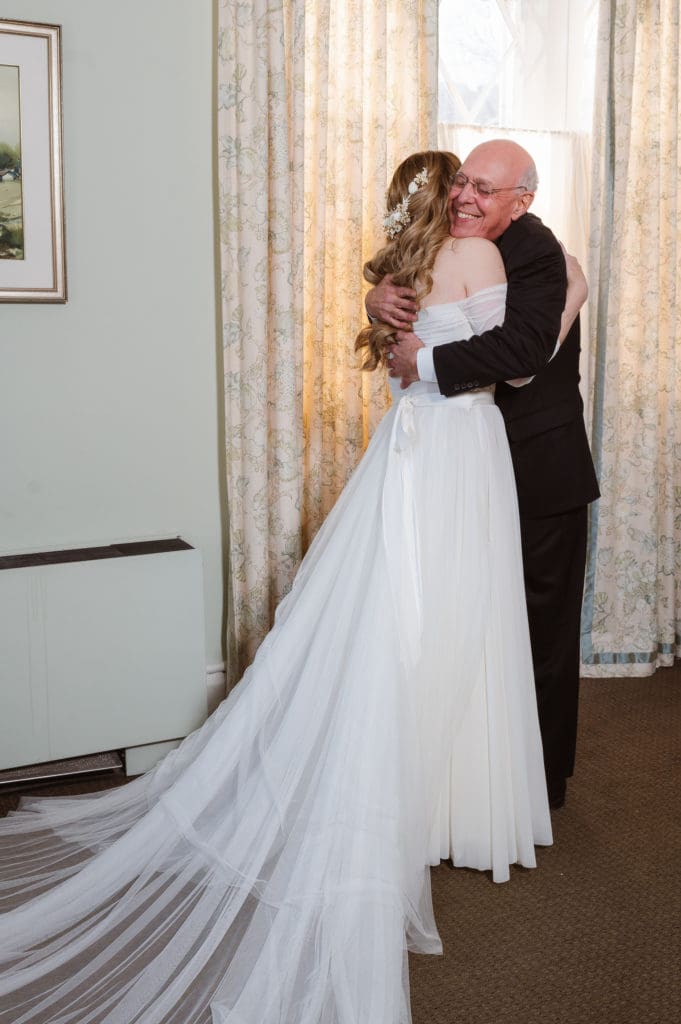 first-look-on-wedding-day-suess-moments-wedding-photographer