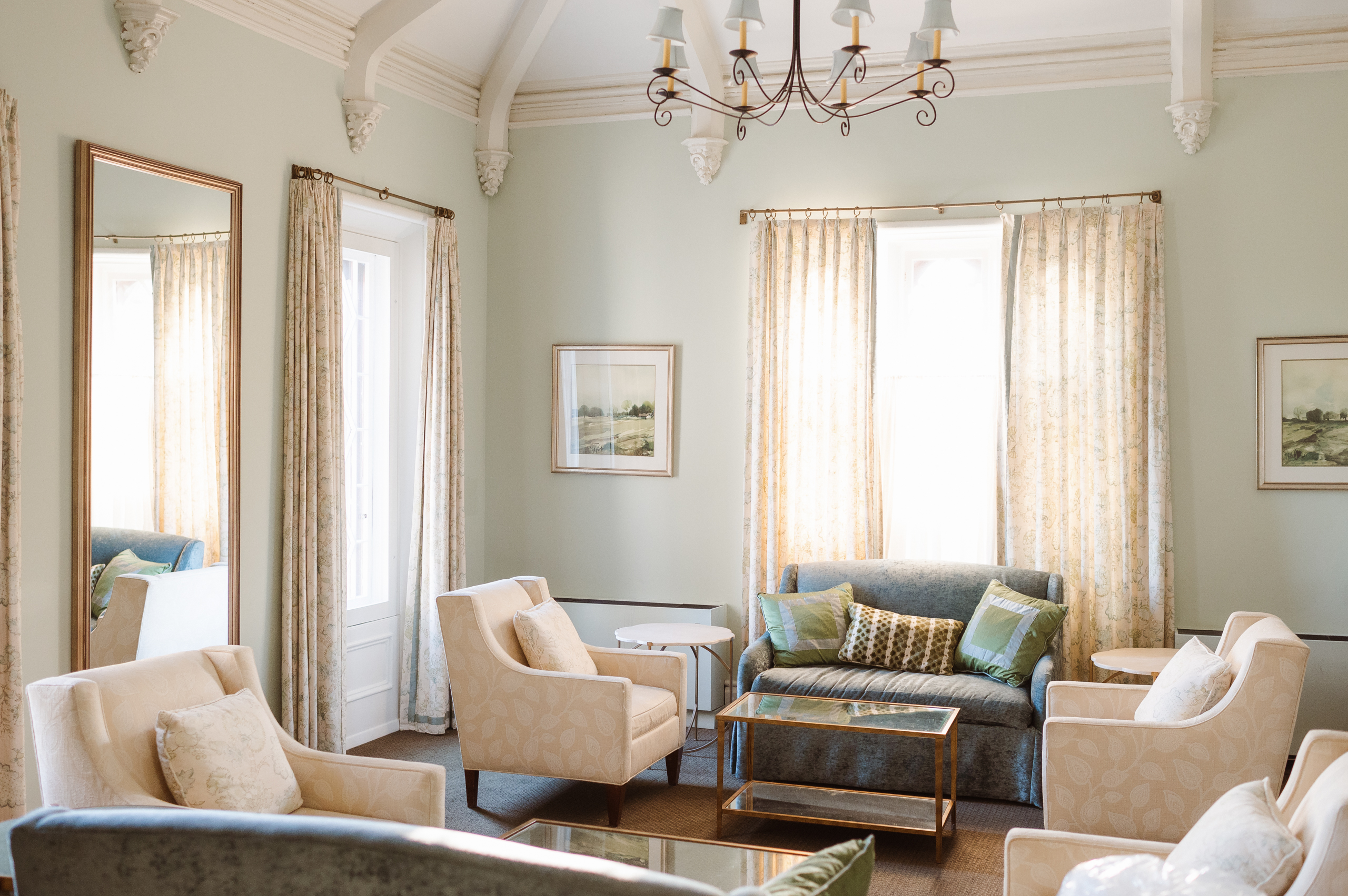 the-bridal-suite-at-the-whitby-castle-new-york-suess-moments-wedding-photographer