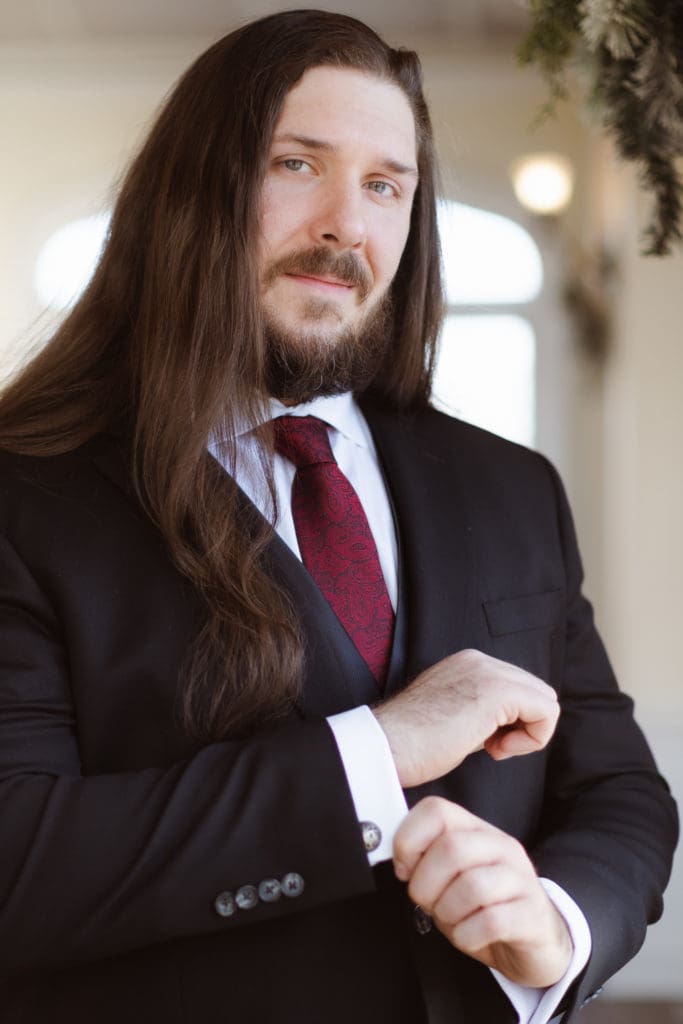 groom-portrait-suess-moments-wedding-photographer