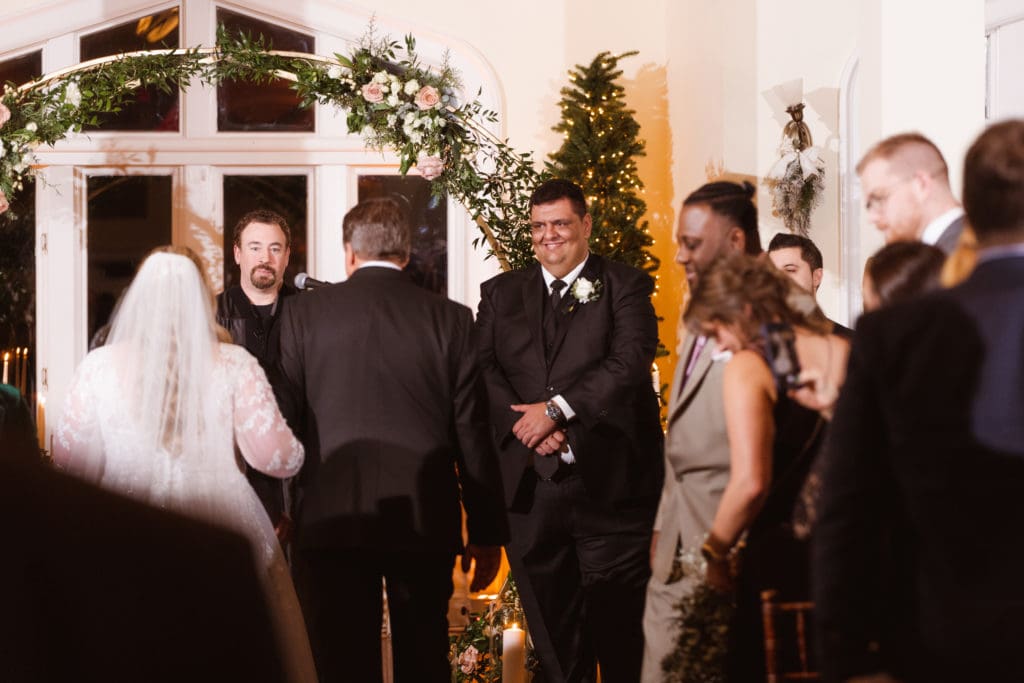 indoor-wedding-ceremony-at-the-whitby-castle-rye-new-york-by-suess-moments