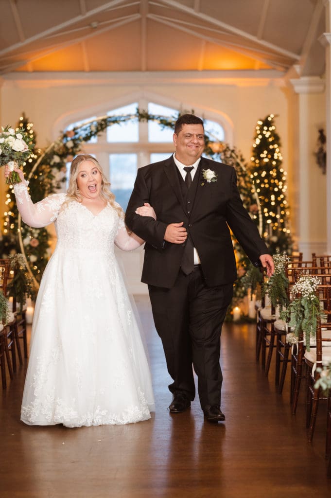 indoor-wedding-ceremony-at-the-whitby-castle-rye-new-york-by-suess-moments
