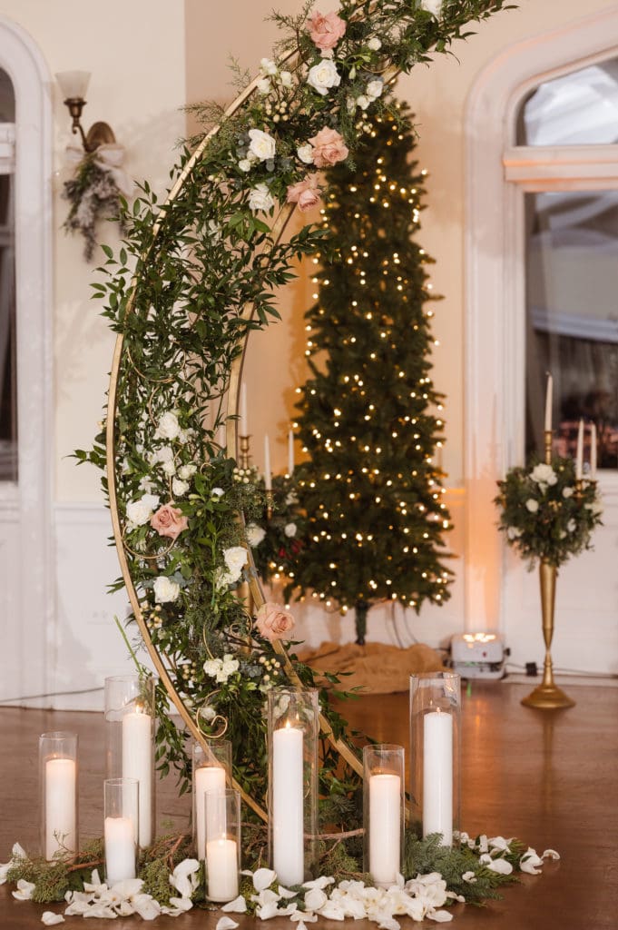 indoor-wedding-ceremony-at-the-whitby-castle-rye-new-york-by-suess-moments