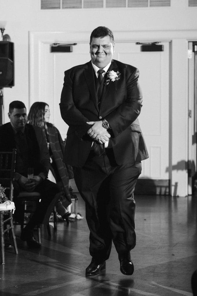 indoor-wedding-ceremony-at-the-whitby-castle-rye-new-york-by-suess-moments