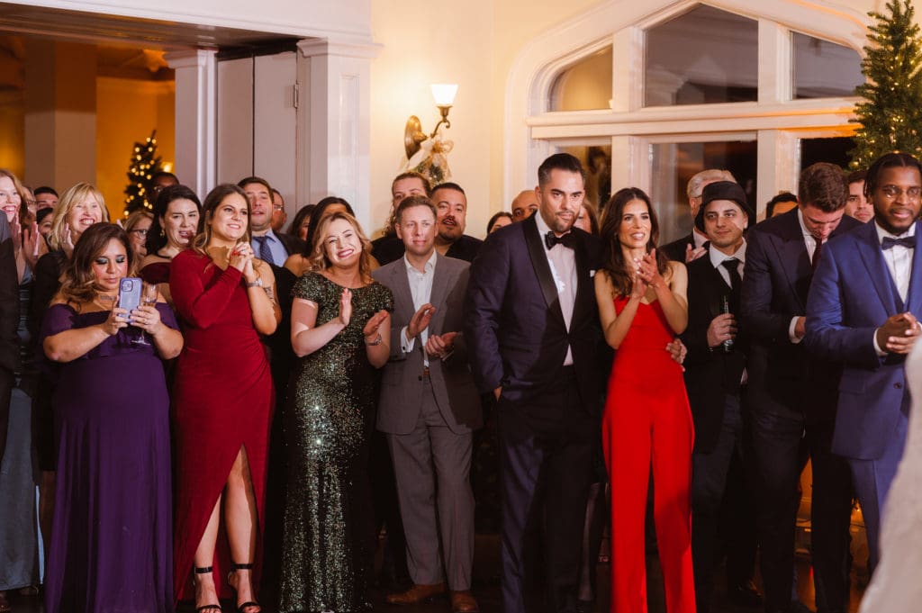 indoor-wedding-reception-at-the-whitby-castle-rye-new-york-by-suess-moments