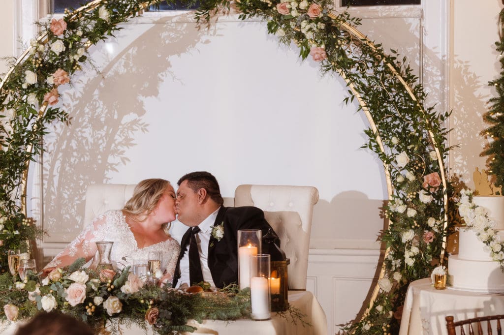 indoor-wedding-reception-at-the-whitby-castle-rye-new-york-by-suess-moments