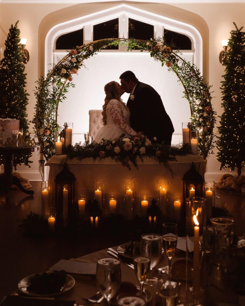 indoor-wedding-reception-at-the-whitby-castle-rye-new-york-by-suess-moments