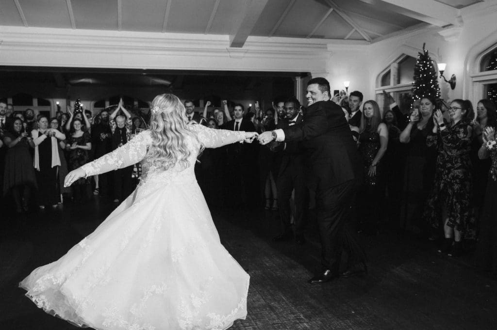 indoor-wedding-reception-at-the-whitby-castle-rye-new-york-by-suess-moments