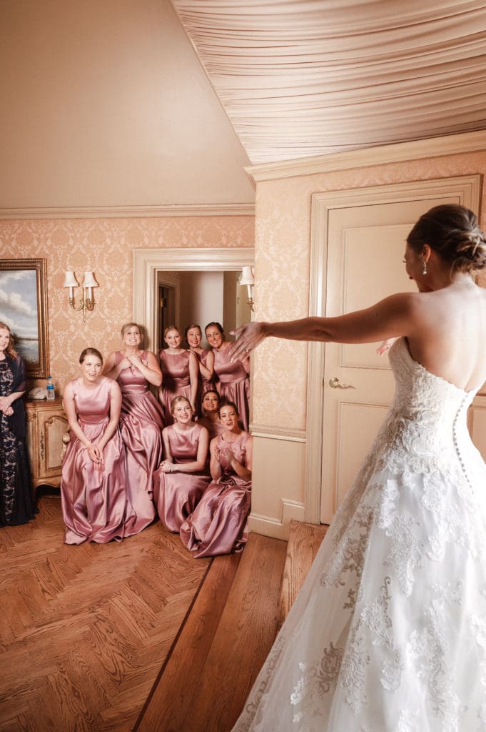 bridal-prep-and-bride-portraits-must-have-wedding-photos-by-suess-moments-photographer