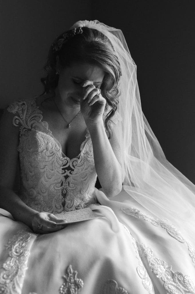 bridal-prep-and-bride-portraits-must-have-wedding-photos-by-suess-moments-photographer