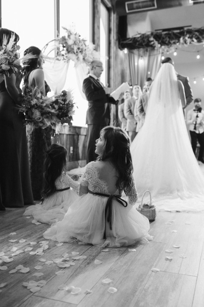 kids-at-a-wedding-photos-by-nj-photographer-suess-moments