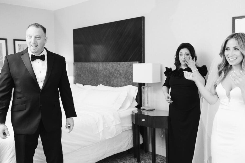 dad-and-daughter-bride-first-look