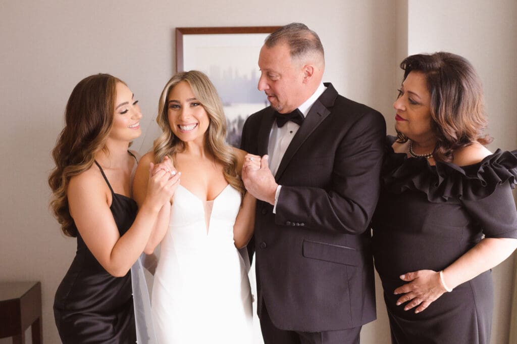portrait-of-the-parents-and-sister-and-bride