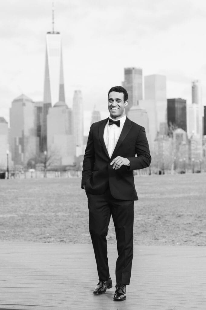 groom-with-skyline-nyc