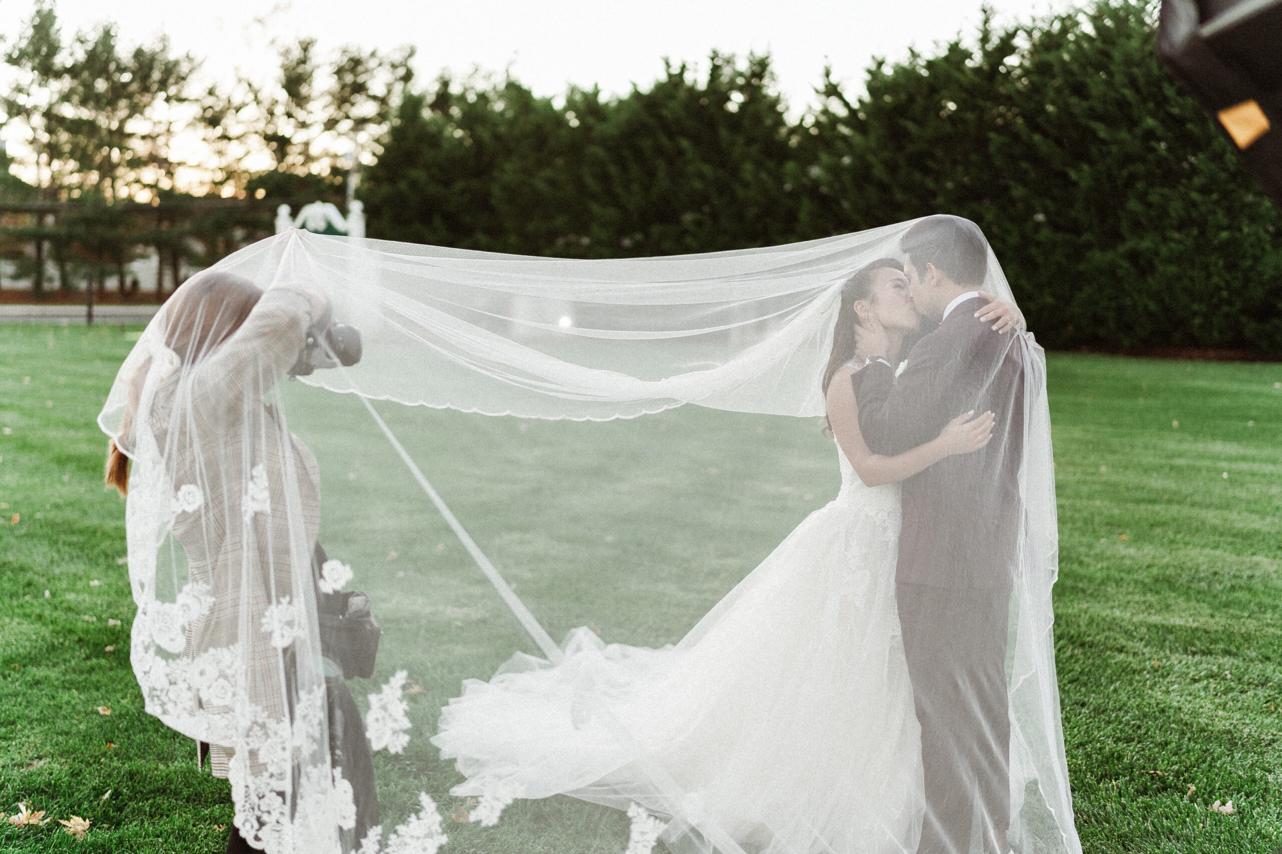what-to-discuss-with-wedding-photographer-on-wedding-day