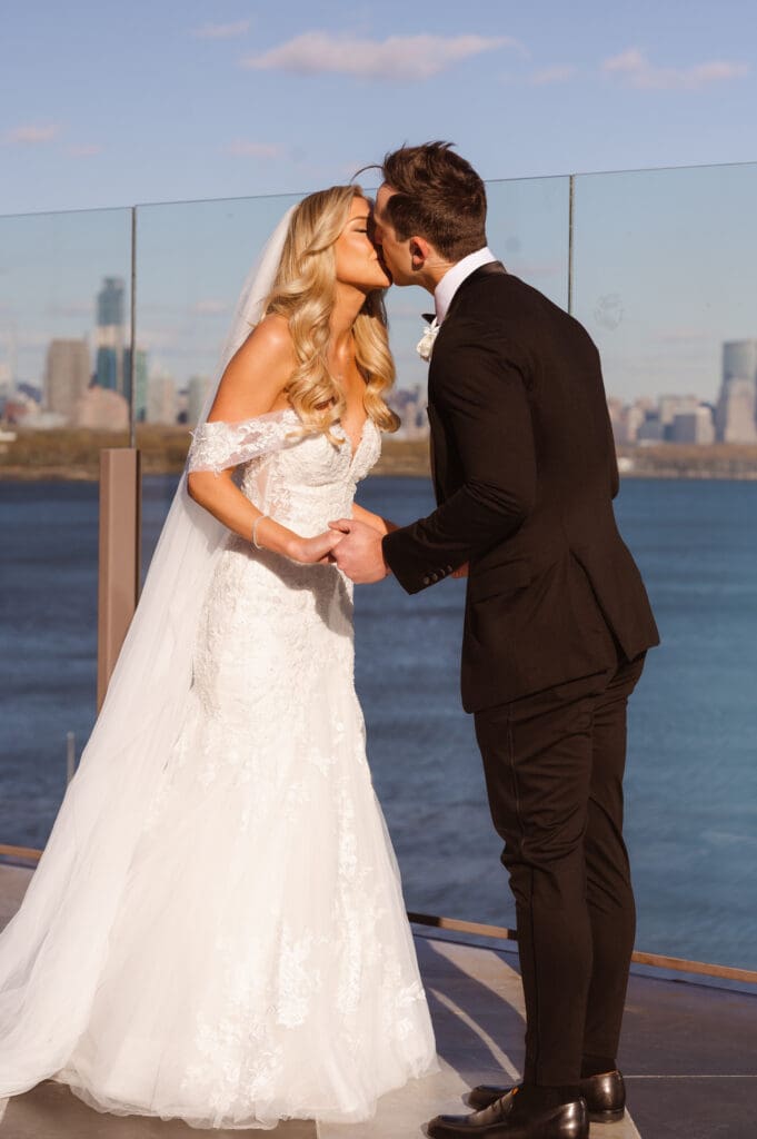 hudson-house-jersey-city-rooftop-wedding-photos