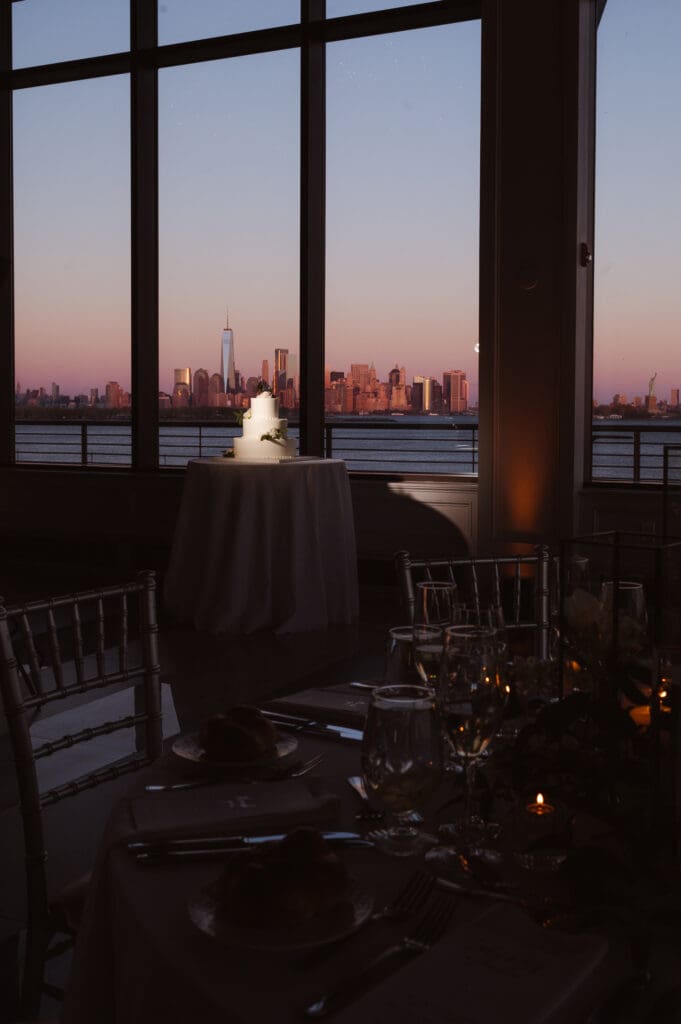 wedding-reception-indoors-at-hudson-house-jersey-city-waterfront-nyc-skyline
