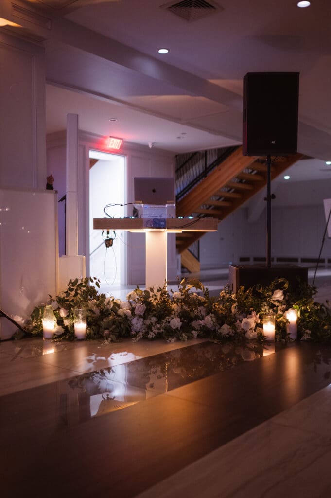 wedding-reception-indoors-at-hudson-house-jersey-city-waterfront-nyc-skyline