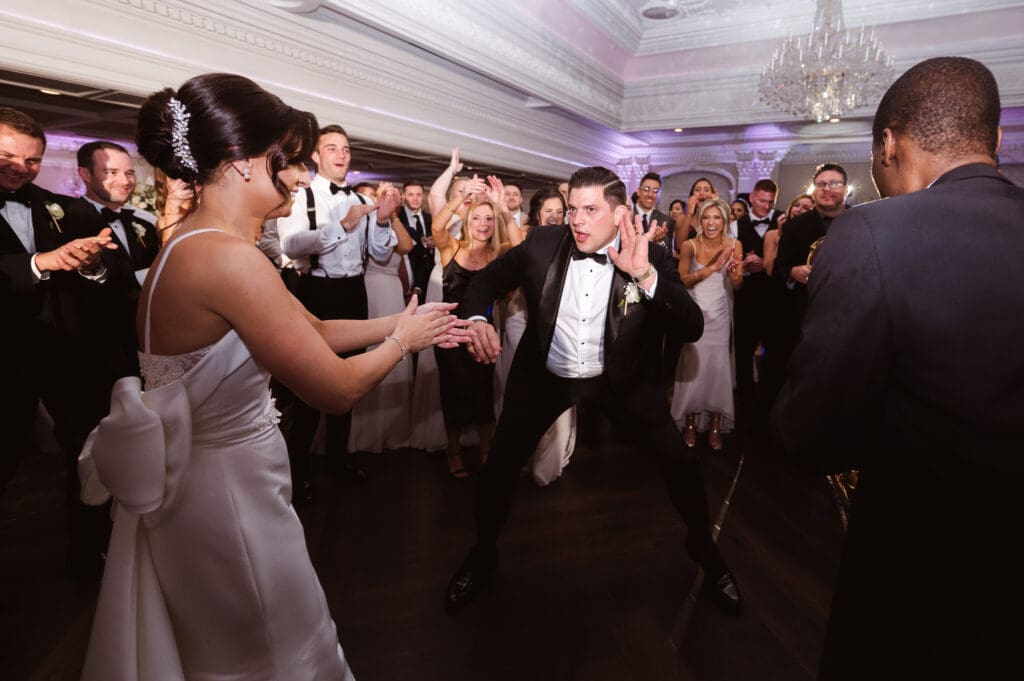 inside-ballroom-reception-at-park-savoy-estate-new-jersey-by-suess-moments-photography
