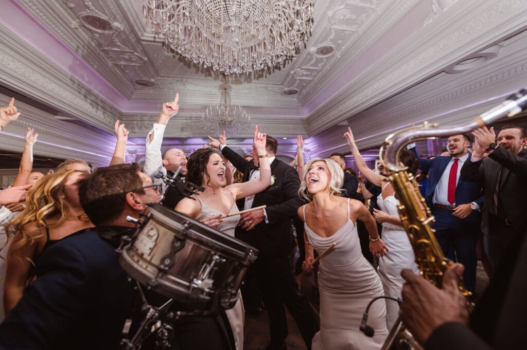 inside-ballroom-reception-at-park-savoy-estate-new-jersey-by-suess-moments-photography