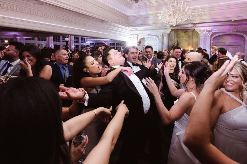 inside-ballroom-reception-at-park-savoy-estate-new-jersey-by-suess-moments-photography