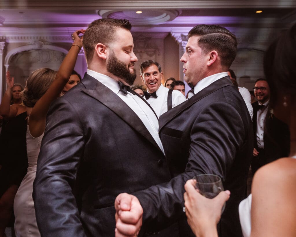 inside-ballroom-reception-at-park-savoy-estate-new-jersey-by-suess-moments-photography