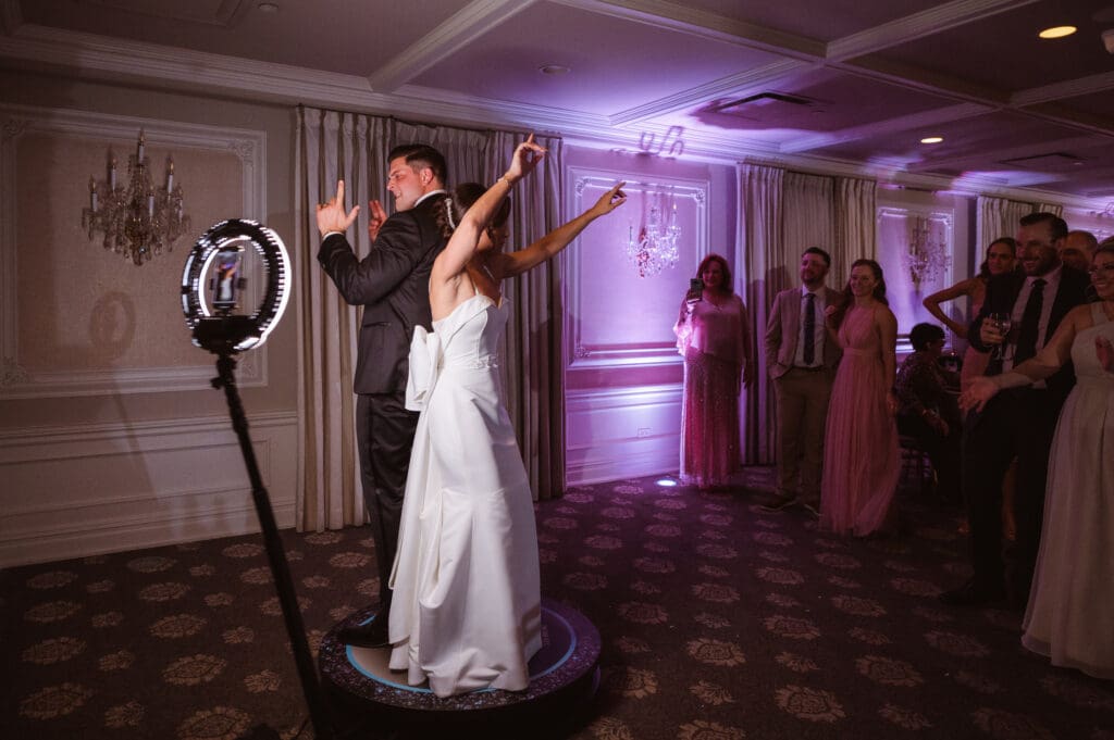 inside-ballroom-reception-at-park-savoy-estate-new-jersey-by-suess-moments-photography