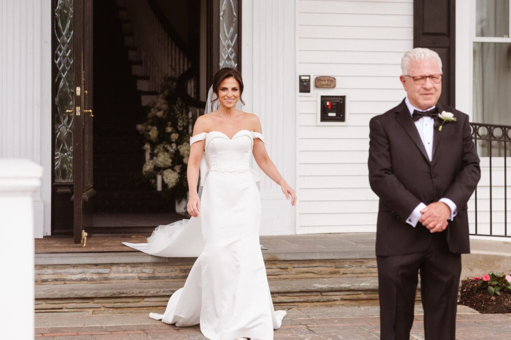 first-look-bride-and-dad-at-park-savoy-estate-in-new-jersey