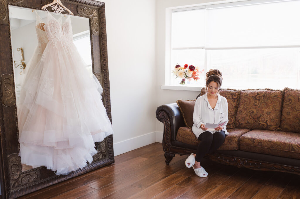 reading-letter-from-groom-photo
