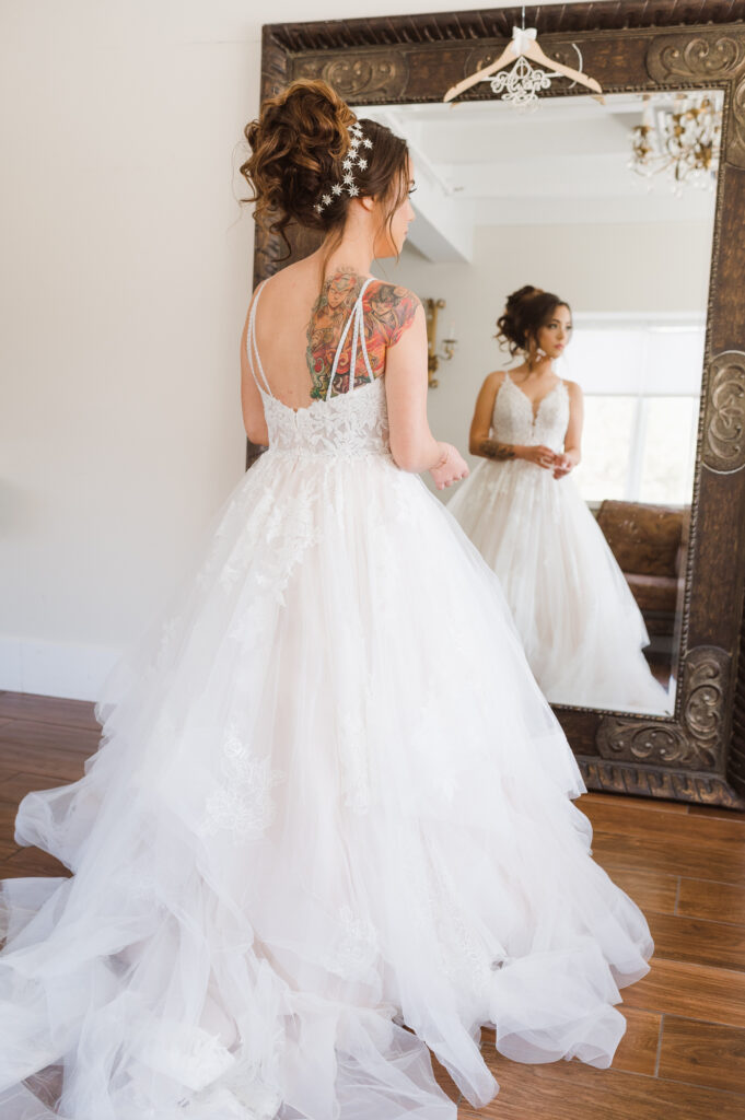 bride-in-the-mirror