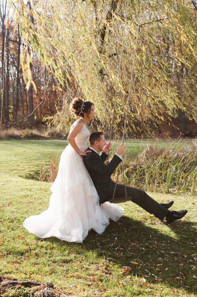 swing-at-perona-farms-for-wedding-photos
