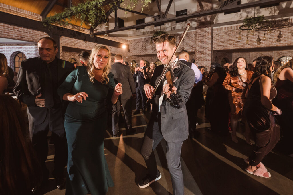 wedding-reception-at-perona-farms-the-refinery-suess-moments-photography