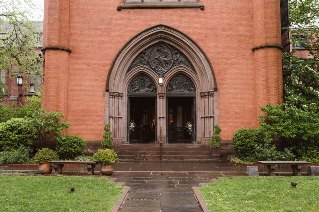 church-entrance-at-chelsea-square-wedding