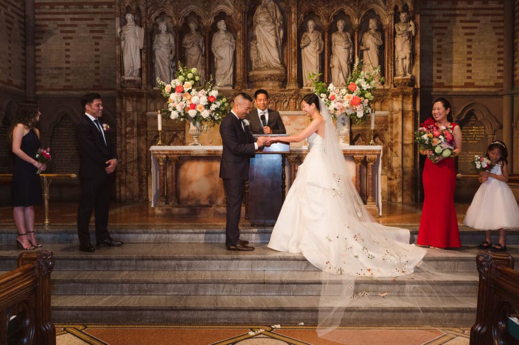 wedding-photos-at-chelsea-square-nyc-by-suess-moments-photography