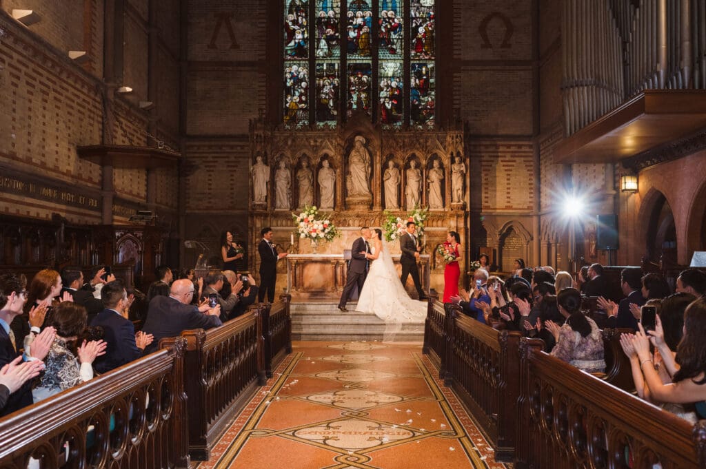wedding-photos-at-chelsea-square-nyc-by-suess-moments-photography