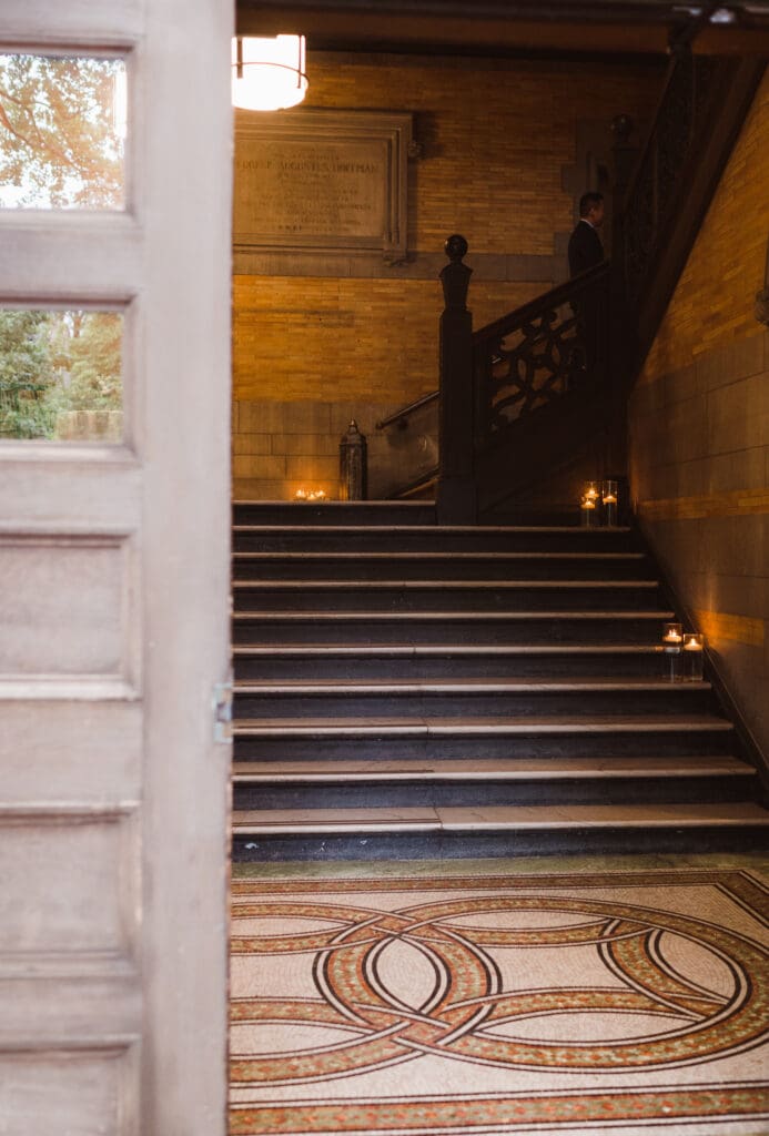 wedding-photos-at-chelsea-square-nyc-by-suess-moments-photography